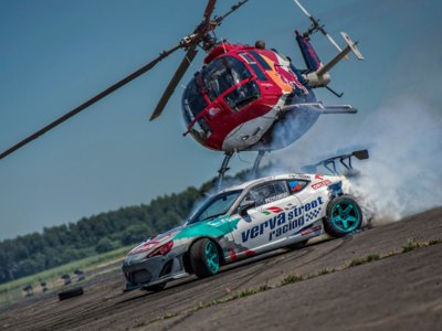 Así bailan las máquinas más potentes. Un coche con la cadera de Beyoncé