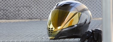 ¿Me pueden multar por usar un intercomunicador en moto?