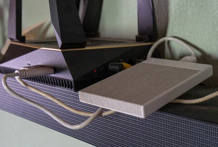 Router con un disco duro conectado a través del USB