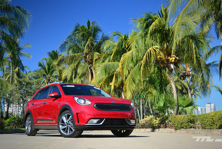 Manejamos el KIA Niro, ¿puede KIA hacer un mejor híbrido que Toyota?
