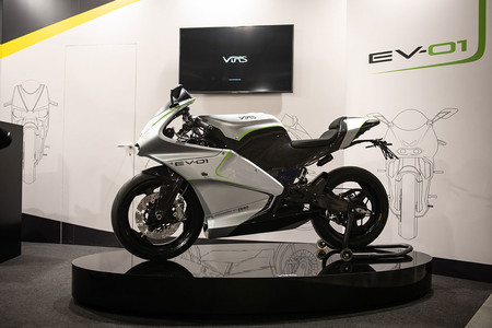 La Vins EV-01 es una moto eléctrica tan ligera que pesa hasta 79 kg menos que una Harley-Davidson LiveWire