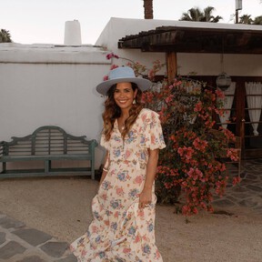 Son de Sfera, pero parecen de lujo: los vestidos boho con caída elegante y holgados para lucir con alpargatas en primavera-verano 