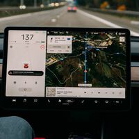 Por fin Tesla pondrá a la venta en Europa el modo de conducción autónoma de su controvertido Autopilot FSD. Si la Unión Europea le deja, claro