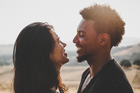 Un estudio revela que las parejas que se conocen a través de Internet son más diversas: raza, religión o nivel académico