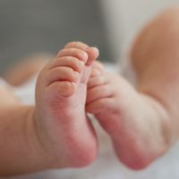 Un bebé nace cuatro años después de la muerte de sus padres en China 