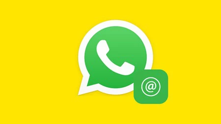 Por qué sale un punto verde o @ en una conversación de WhatsApp