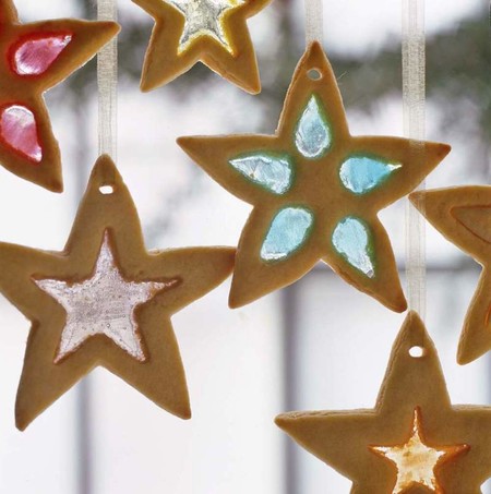 Galletas cristal para colgar en el árbol de Navidad. Receta sencilla