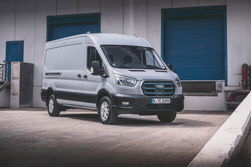 Probamos la Ford E-Transit, una furgoneta eléctrica con buenos argumentos para liderar el reparto de última milla
