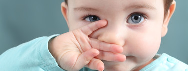 Qué hacer (y que no) si nuestro hijo se mete un objeto en la nariz
