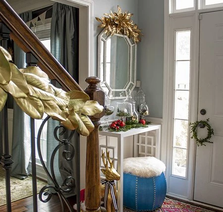 DIY con spray dorado y hojas naturales para decorar la Navidad más hogareña