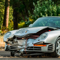 ¡Eso sale con ‘polish’! A subasta un valiosísimo Porsche 959…"ligeramente" dañado