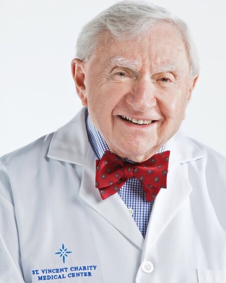This Is Dr Howard Tucker He Holds The Guinness World Record As The Oldest Practicing Doctor And This Past Week He Celebrated His 101st Birthday Born In Cleveland Ohio On July 10 1922 Tucker Attended Und
