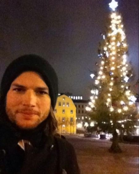 Ashton Kutcher soltero, libre, feliz...y como en la peli de 'Vacaciones en Roma'