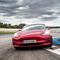 El Tesla Model 3 puede correr 45 minutos a 200 km/h sin morir ni quemar sus baterías, y este vídeo sin cortes lo prueba