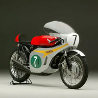 Honda creó una moto que hace tanto ruido a 18,000 rpm que hace que la gente se tape los oídos 