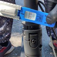 En patinete eléctrico a 118 km/h, drogado y armado por la ciudad. La madre de todas las multas
