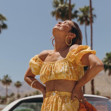 Ya en Zara: el conjunto monocolor con pantalones wrap que llevarán las más elegantes en comuniones y bautizos