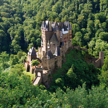 Este castillo de cuento es uno de los pocos que sobrevivieron a la II Guerra Mundial en Alemania: lleva 800 años en manos de la misma familia