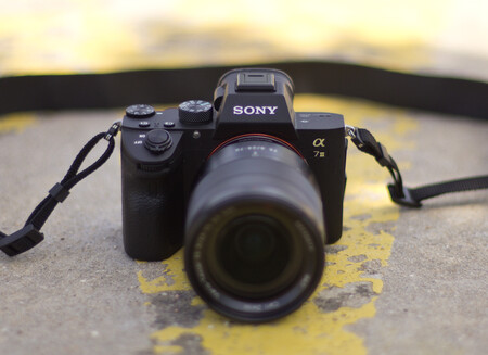 Sony A7 III, Panasonic Lumix G100, Nikon D780 y más cámaras, objetivos y accesorios en oferta en el Cazando Gangas