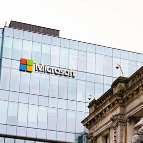La revolución del empleo ya está en marcha: Microsoft ha invertido millones y dicta cuáles serán los trabajos que la IA puede reemplazar