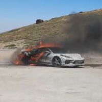Cuando probar en carretera sale mal: un prototipo del Chevrolet Corvette arde cerca de Sierra Nevada
