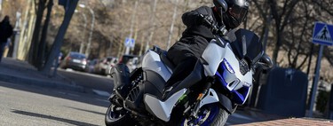 La moto, la gran aliada del apagón en España. Con 50 kilómetros de atasco, trenes y metro fuera de juego, la moto ha sido la reina de la carretera 