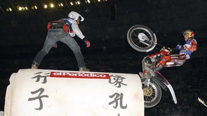 Adam Raga vence el Trial Indoor de Barcelona, segunda cita del Campeonato del Mundo