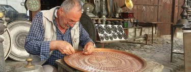 Ante la falta de jóvenes, en España ya nos quieren convencer de lo positivo que es trabajar con más de 67 años en vez de jubilarse