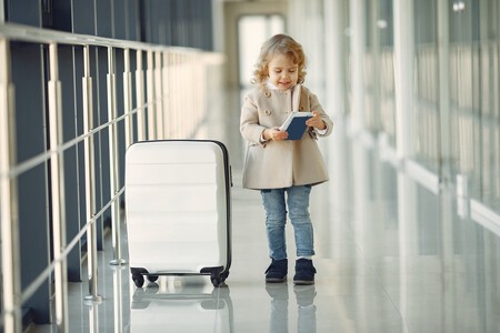 viajar en avión con niños
