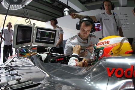 Lewis Hamilton confirma la pole position escudado por Jenson Button