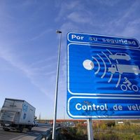 La DGT multa a cinco conductores por minuto por exceso de velocidad: estos son los 25 radares que más cazan