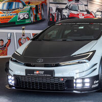 El Toyota Prius oficialmente mola: Gazoo Racing lo viste de carreras para celebrar Le Mans y ponerte los dientes largos