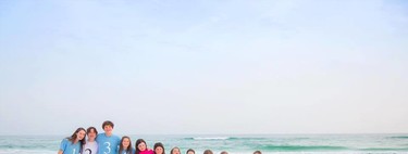 La divertida foto en la playa de los 17 primos de la familia por orden de nacimiento