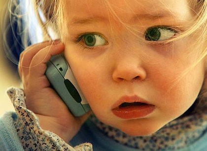 Francia prohibirá la venta de móviles a niños menores de 6 años