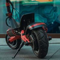 Antes se trucaba la Yamaha Aerox y la Derbi Senda, ahora es el turno de los patinetes eléctricos de Xiaomi y Segway. Una práctica que puede acabar con alguien en el tanatorio 