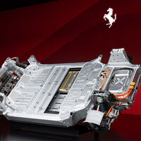 El primer Ferrari eléctrico de la historia se va desvelando: cuatro motores, más de 1.000 CV, una banda sonora única y una batería de 122 kWh 