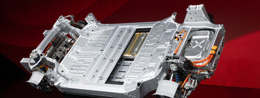 El primer Ferrari eléctrico de la historia se va desvelando: cuatro motores, más de 1.000 CV, una banda sonora única y una batería de 122 kWh 