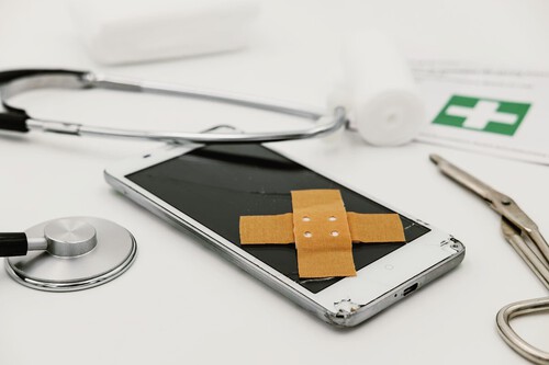 Cuánto cuesta reparar la pantalla de un móvil en 2026: comparamos los precios de todos los fabricantes