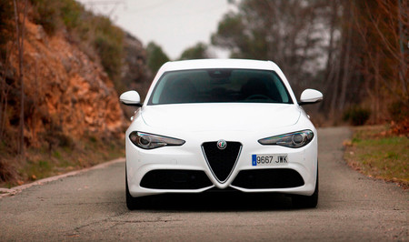 Alfa Romeo Giulia Coupé, los rumores toman fuerza: hasta 650 CV y una versión híbrida en el menú