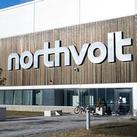 Europa quería liberarse de la dependencia de China y de sus baterías para coches eléctricos y se gastó 10.000 millones en una fábrica propia. Ha fracasado y ahora dependerá de Estados Unidos 