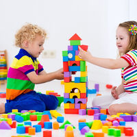 11 juguetes de inspiración Montessori imprescindibles para promover el desarrollo cognitivo y motor de los niños