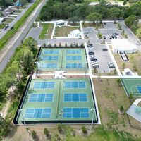 Hay miles de canchas de tenis transformándose a toda velocidad en pistas de pickleball. Y tiene todo el sentido