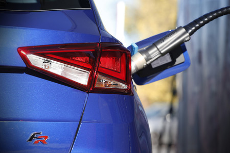 SEAT Arona TGI repostaje gas