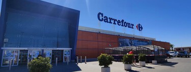 Liquidación en Carrefour: este set de mesa, sillas y parasol es perfecto para disfrutar del verano en terrazas pequeñas