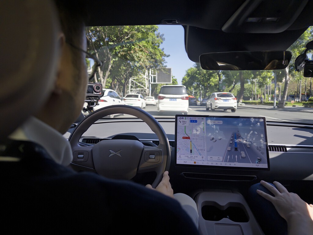 Me he montado en un XPeng Mona 100% autónomo por una ciudad china. Tesla y Europa tienen un problema 