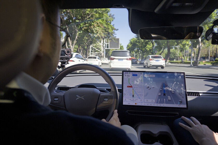 Me he montado en un XPeng Mona 100% autónomo por una ciudad china. Tesla y Europa tienen un problema