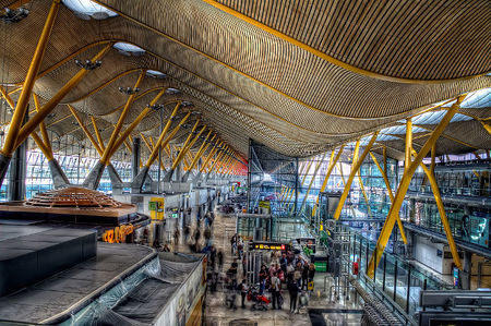 Dos agentes virtuales ayudan a los pasajeros de la T4 de Barajas