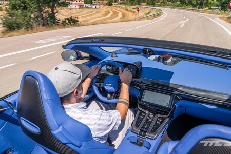 Aston Martin Vanquish Volante 2025 Prueba 009