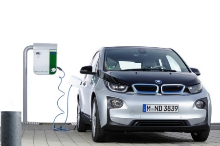 Alemania estudia una ayuda de 5.000 euros para los coches eléctricos enchufables