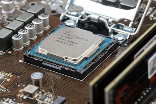 O que você faria se achasse dois SSDs em uma placa-mãe usada? / Imagem: Mein-MMO